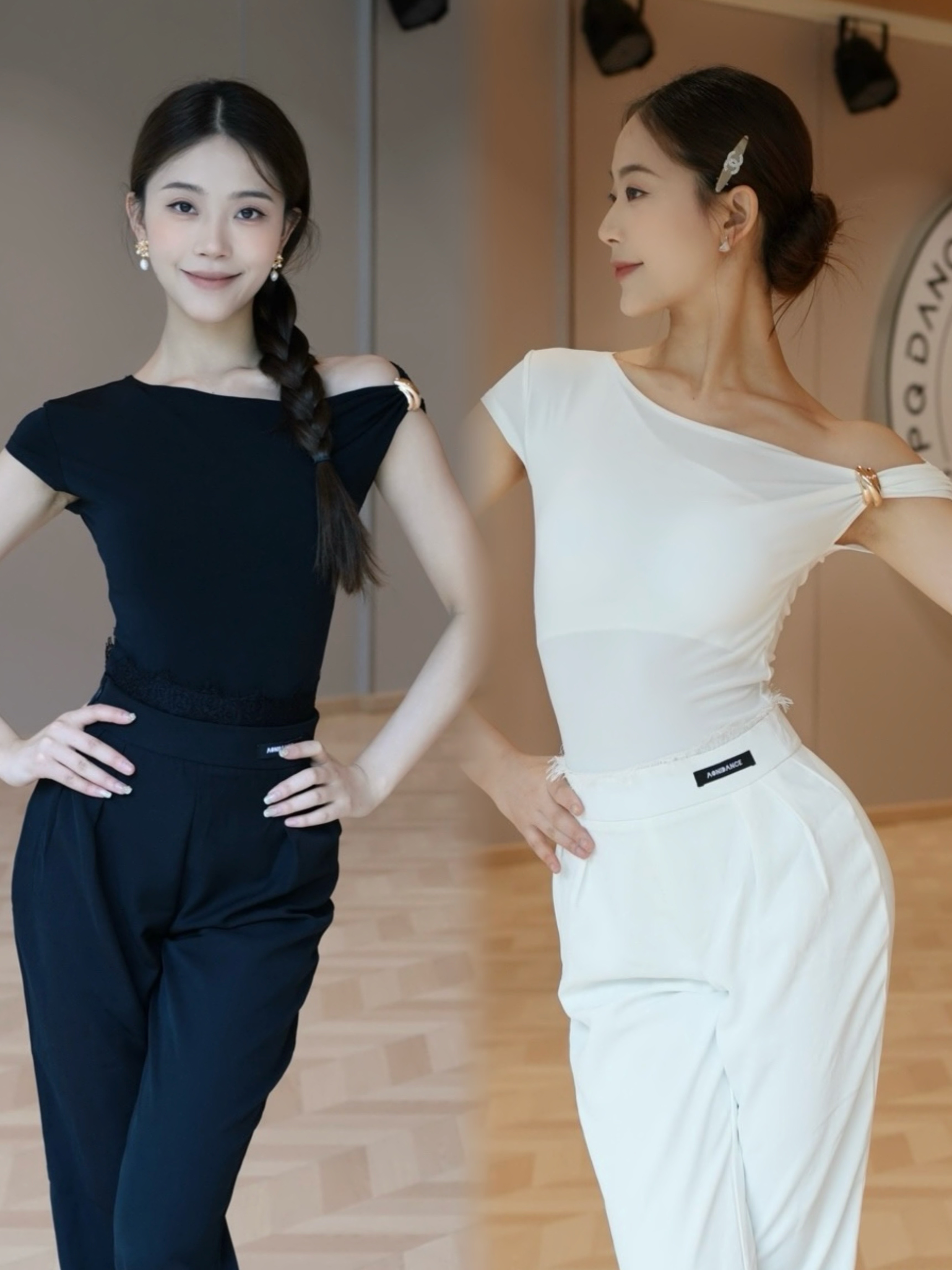 傲睨拉丁摩登舞服短袖斜肩上衣金属扣连体衣黑白色练舞表演教课女