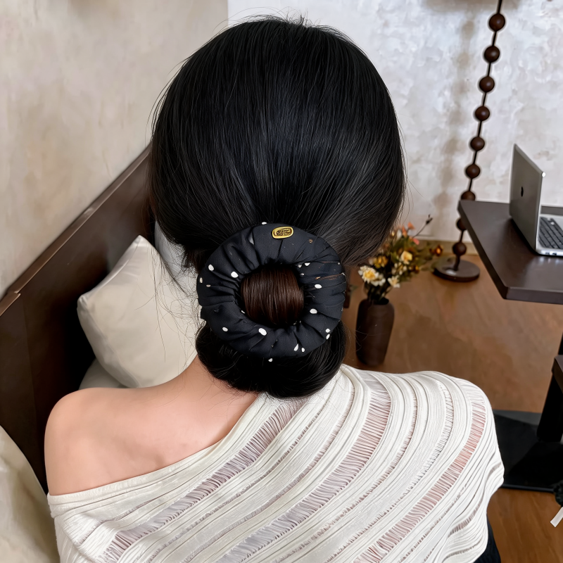 扁平大饼抓夹女后脑勺盘发夹