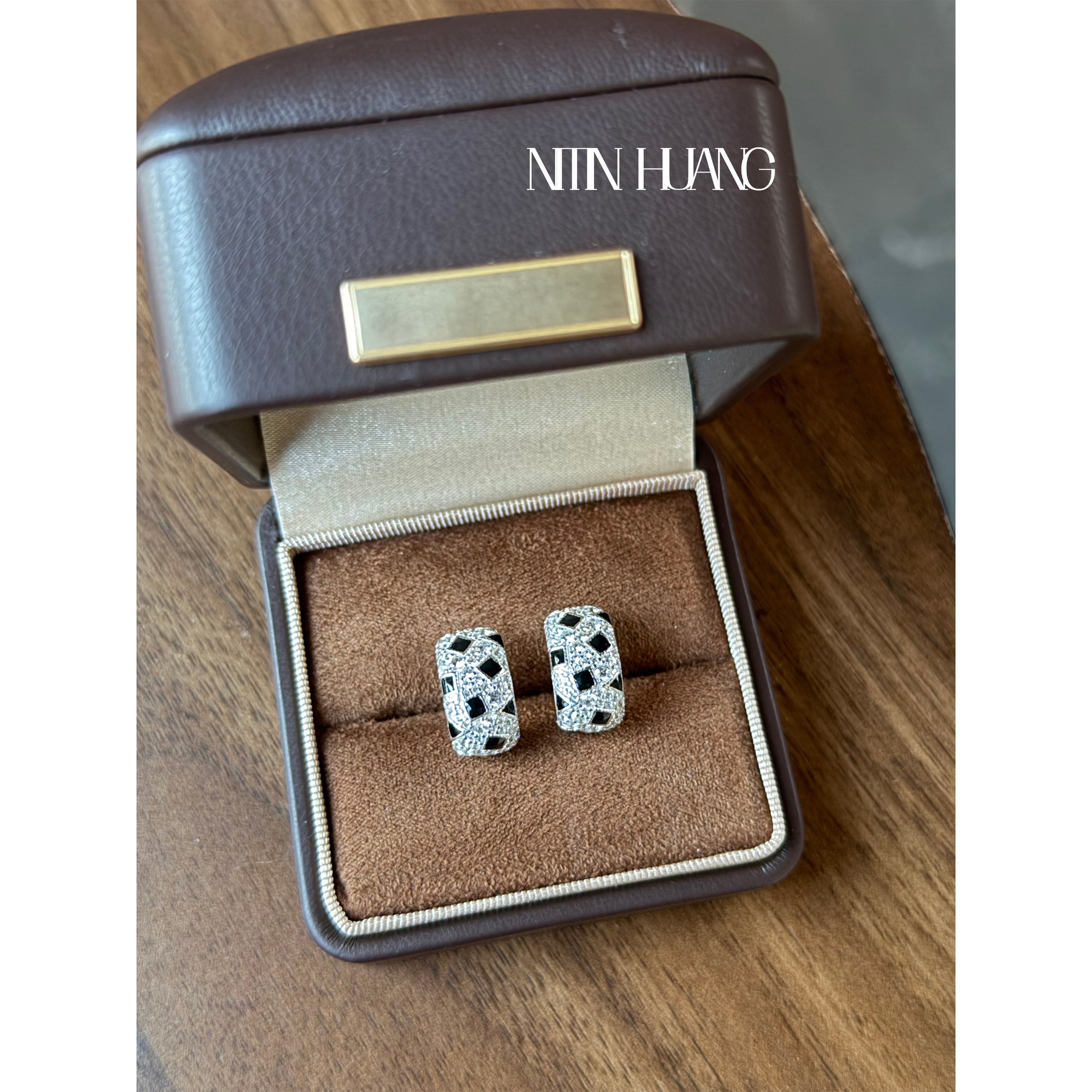 NITIN HUANG卡家元素培育白色蓝宝石豹纹耳钉黑色珐琅点缀通体