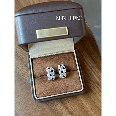 培育白色蓝宝石豹纹耳钉黑色珐琅