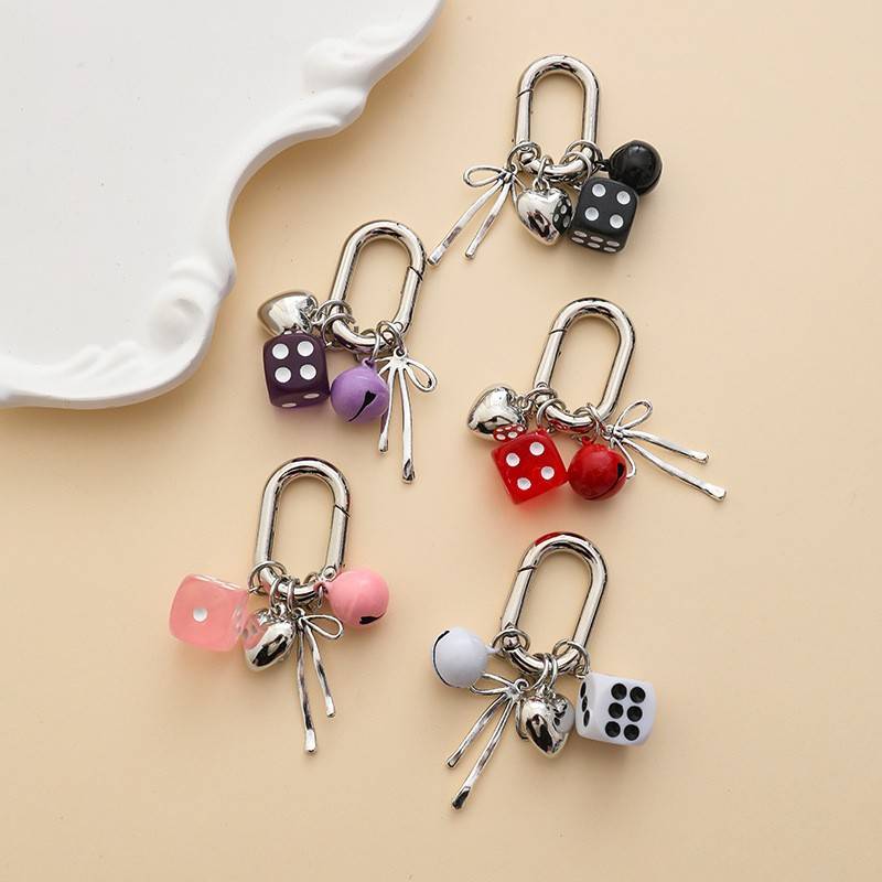 ins风金属骰子黑8钥匙扣挂件包挂饰耳机配饰简约挂链钥匙链跨境
