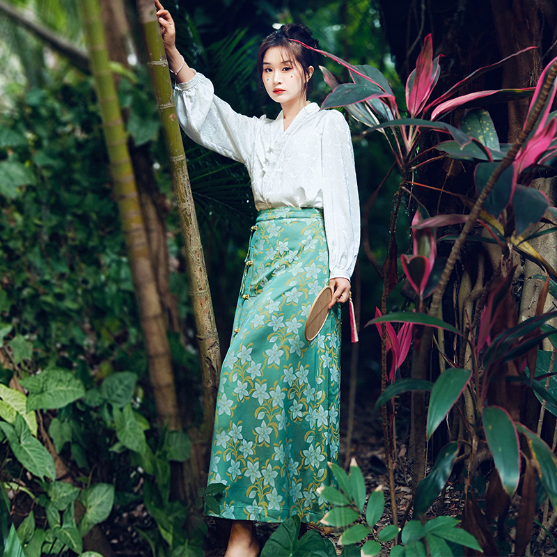 特惠【娉婷玉立】新中式国风白色V领提花开衫半身裙女春季两件装