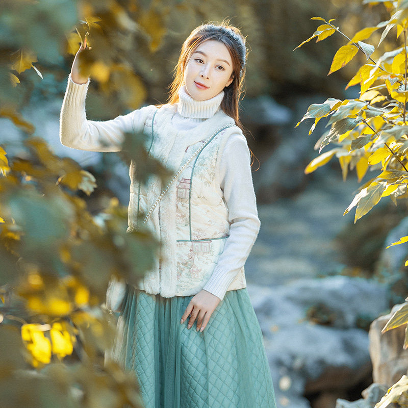 现货【闲庭暖玉】国风刺绣羽绒服马甲女2025加厚毛领时尚马夹外套