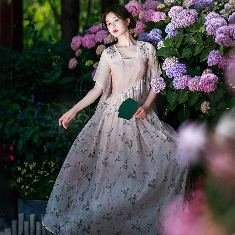 轻国风碎花连衣裙女夏气质雪纺