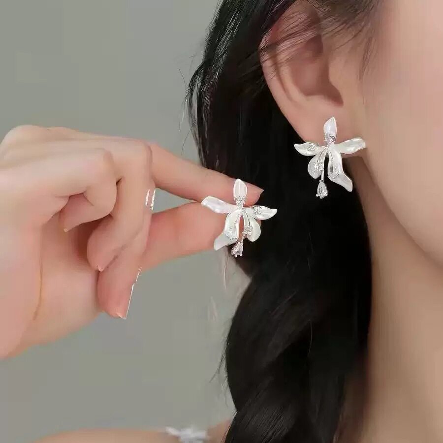 清冷感立体花朵镀银针耳钉女重工镶钻花瓣小众设计感温柔气质耳环