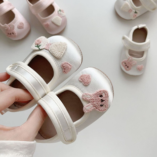 宝宝学步鞋女宝公主鞋春秋甜美可爱软底防滑透气一周岁配礼服单鞋