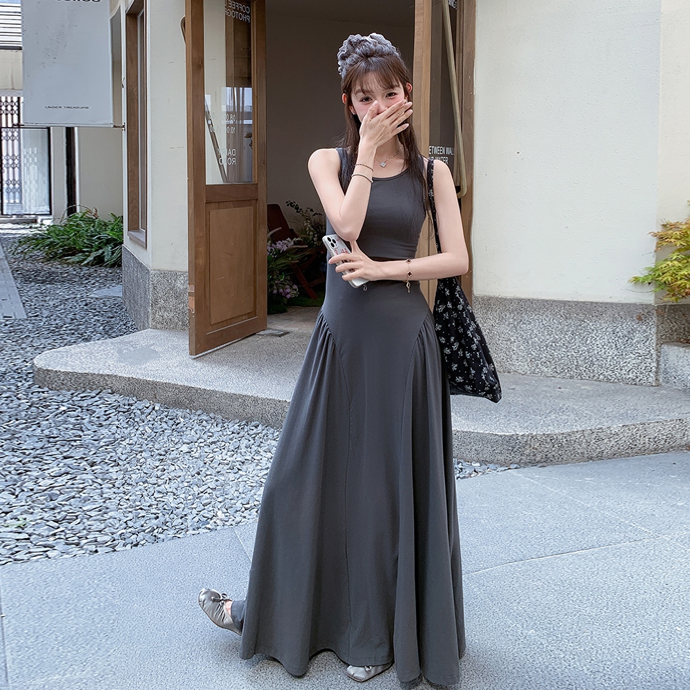 灰色无袖背心长款连衣裙女夏季设计感小众收腰露背裙子气质a字裙