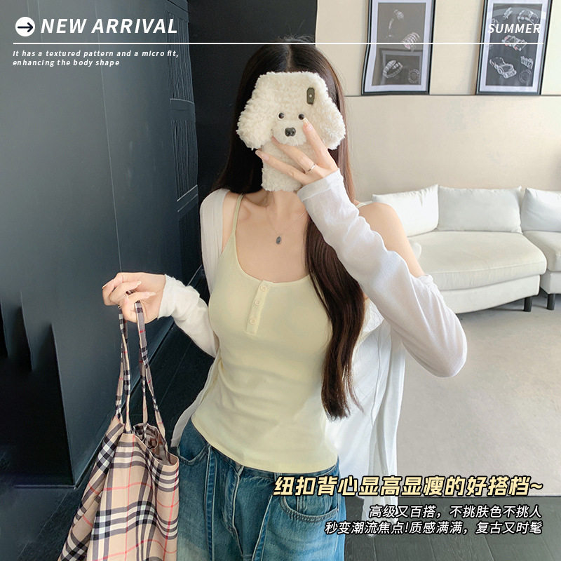 纽扣U领吊带背心女士夏季新款纯欲修身显瘦百搭露肩针织打底上衣