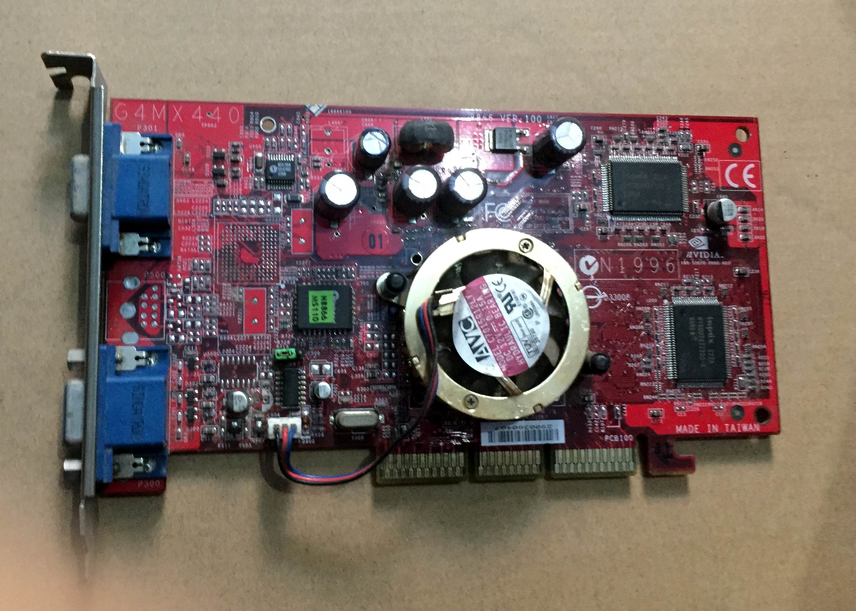 微星 GF4 MX440 64M 双VGA 下面口偏色 AGP