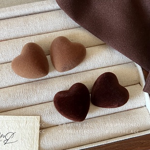 秋日甜心 丝绒夸张大桃心耳钉洋气暖咖爱心型耳环 高级感秋冬新款