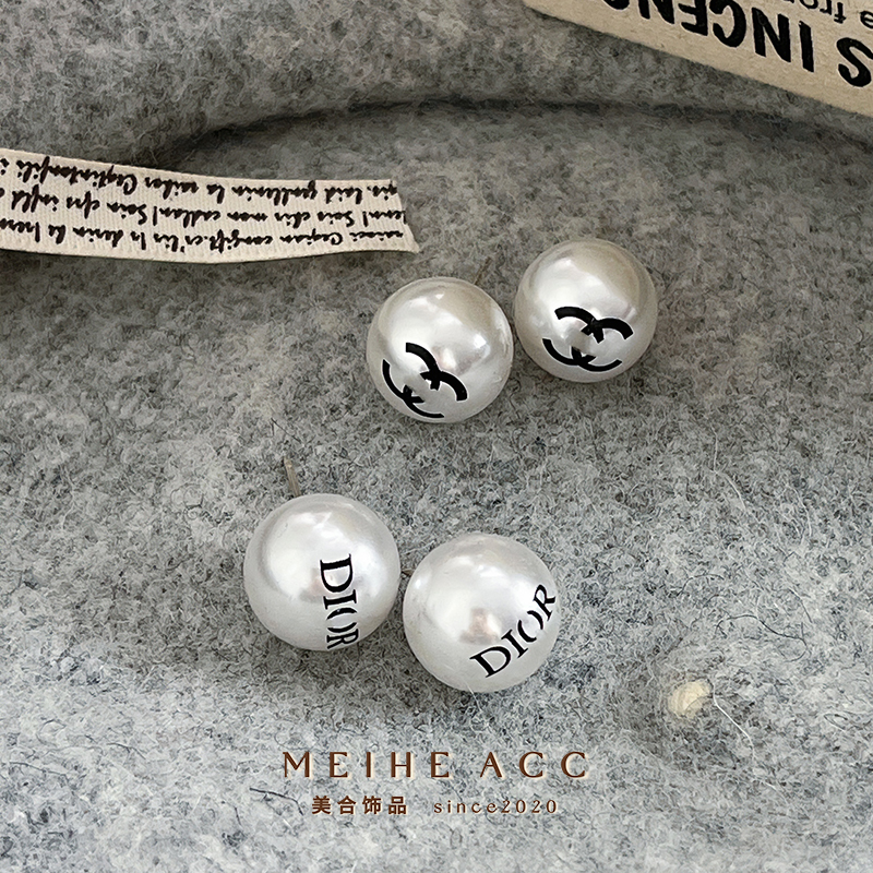 温柔又迷人~高档小香时尚珍珠精致耳钉韩版2024年早秋新款耳环女