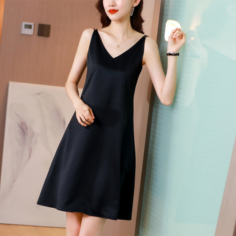 v领黑色吊带裙女夏季中长款背心裙子西装内搭外穿打底裙丝绸衬裙