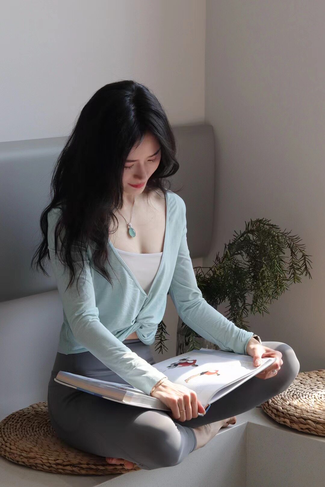 瑜伽裤春天治愈系温柔女提臀跑步运动裤健身瑜伽服2024新款套装