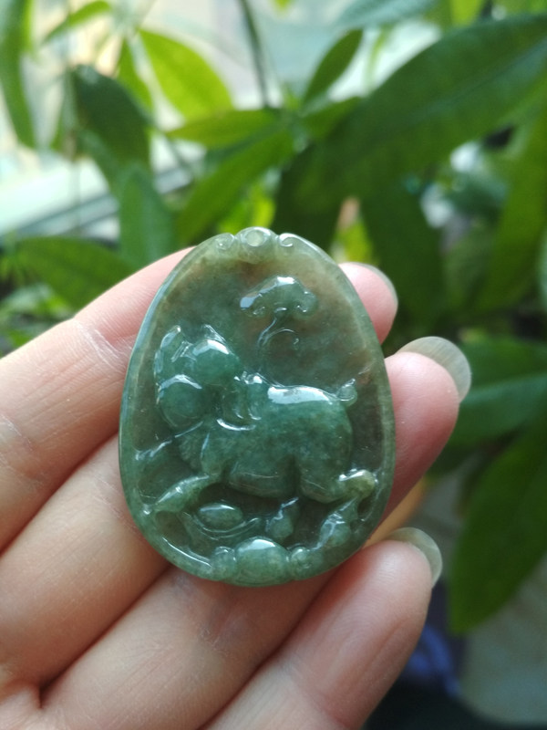 官方玉啦翡翠油绿招财猪吊坠小猪牌正品带权威证书t