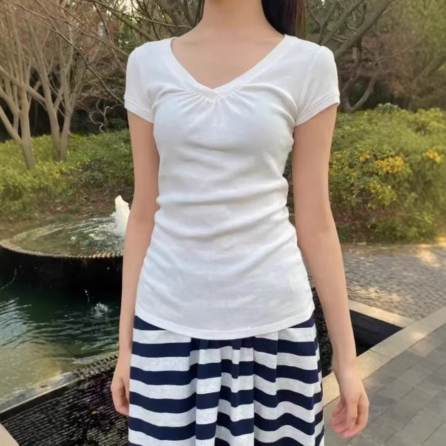 小海鸥白色V领褶皱短袖