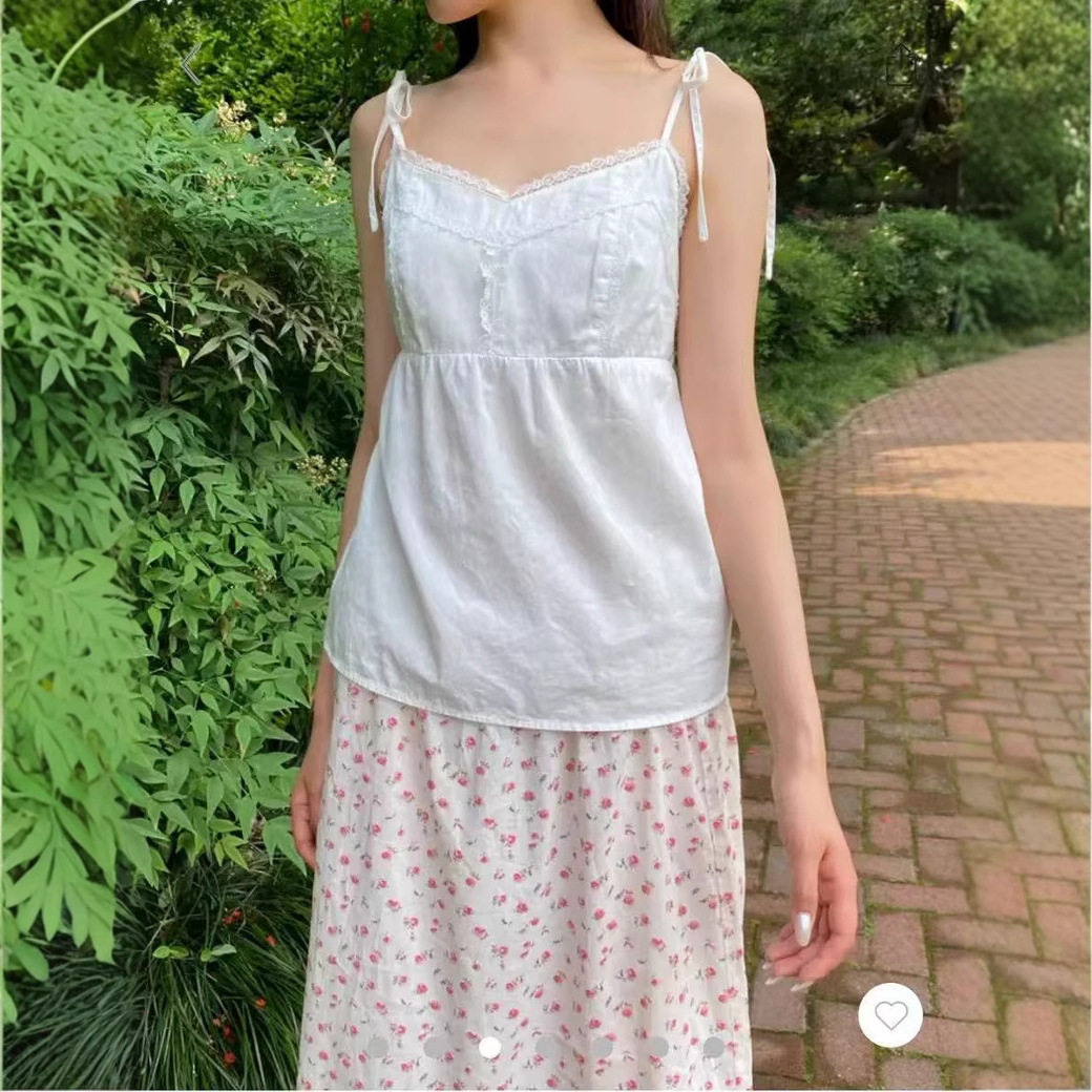 小海鸥白色V领收腰蕾丝吊带