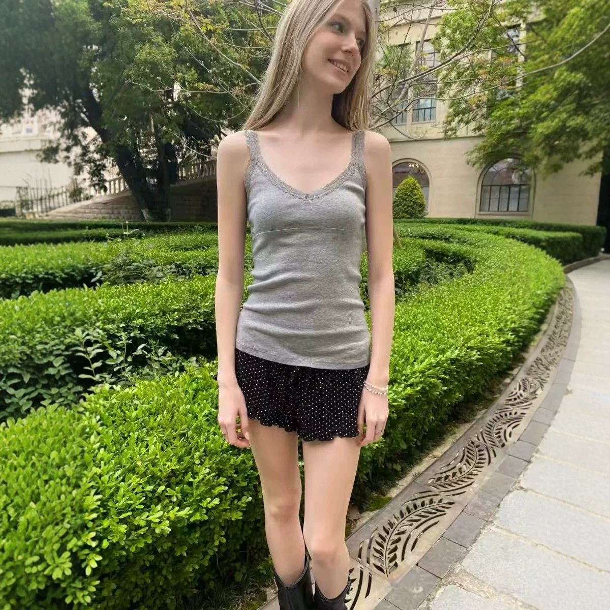 小海鸥V领蕾丝吊带背心