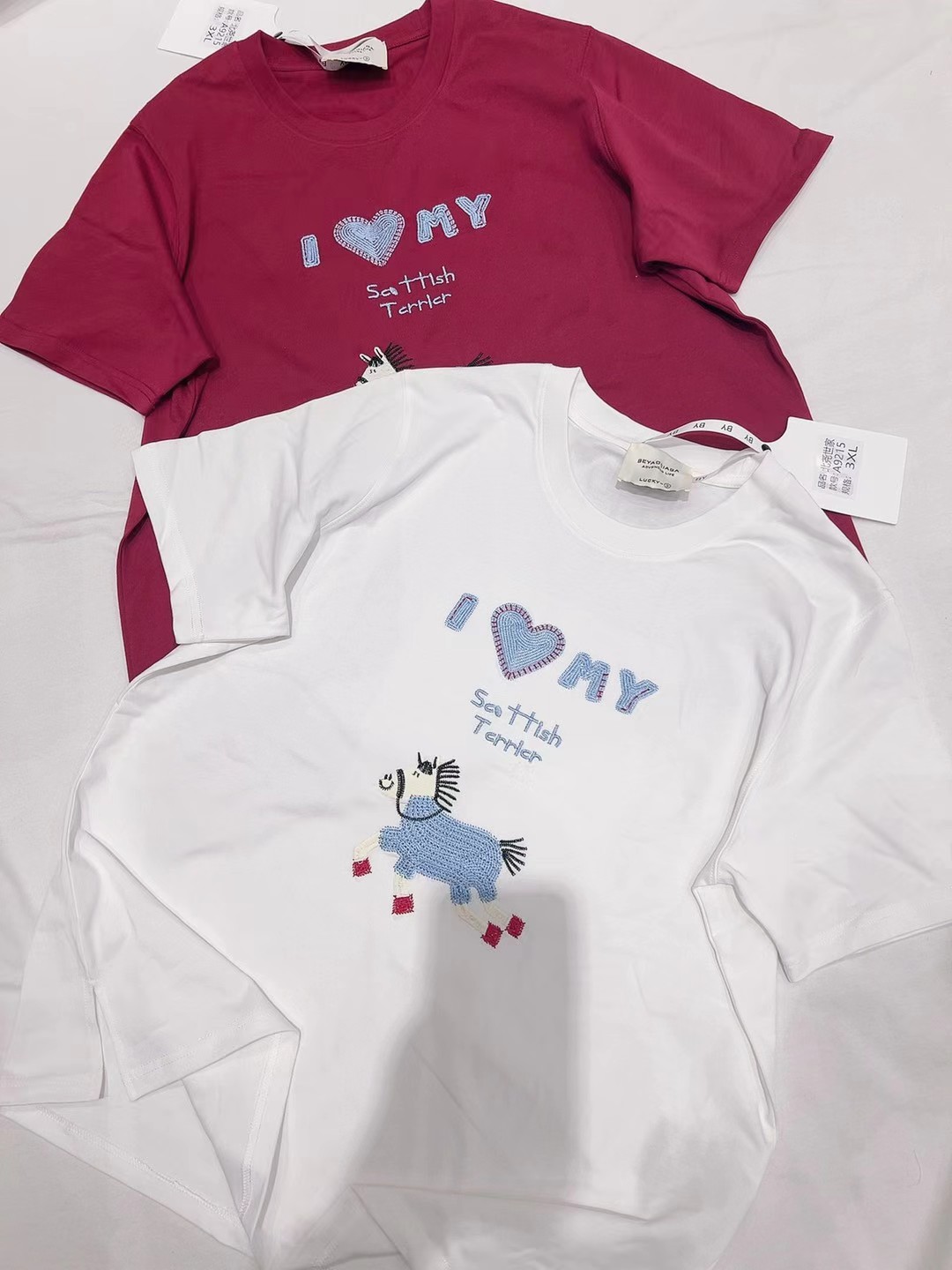 北尧世家新年款刺绣小马正肩短袖女冬季新款200斤百搭T恤大码女装