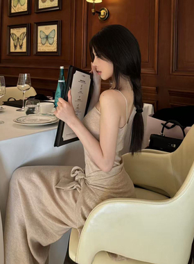 莲的百万｜2024吊带针织内搭杏色连衣裙