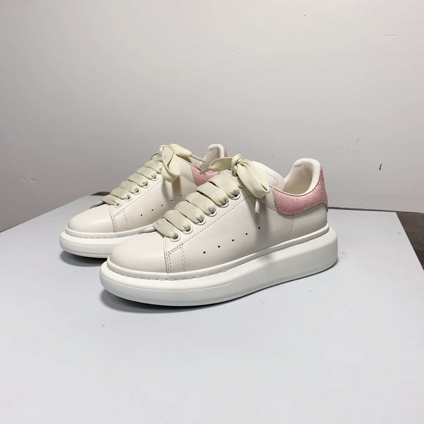 米色 软皮厚底 休闲女鞋 百搭粉尾 小白鞋
