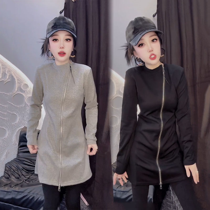 欧货拉链连衣裙女2026早春新款时尚洋气中长款休闲百搭圆领上衣潮