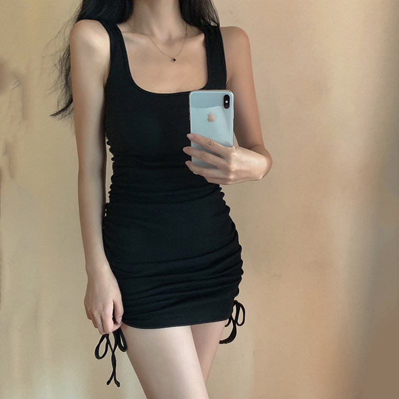 性感吊带连衣裙女装夏季2026年新款修身显瘦包身百褶包臀连身裙子