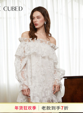 CEE CUBED白色剪花烫银荷叶边一字肩泡泡袖连衣裙女2025早秋新款