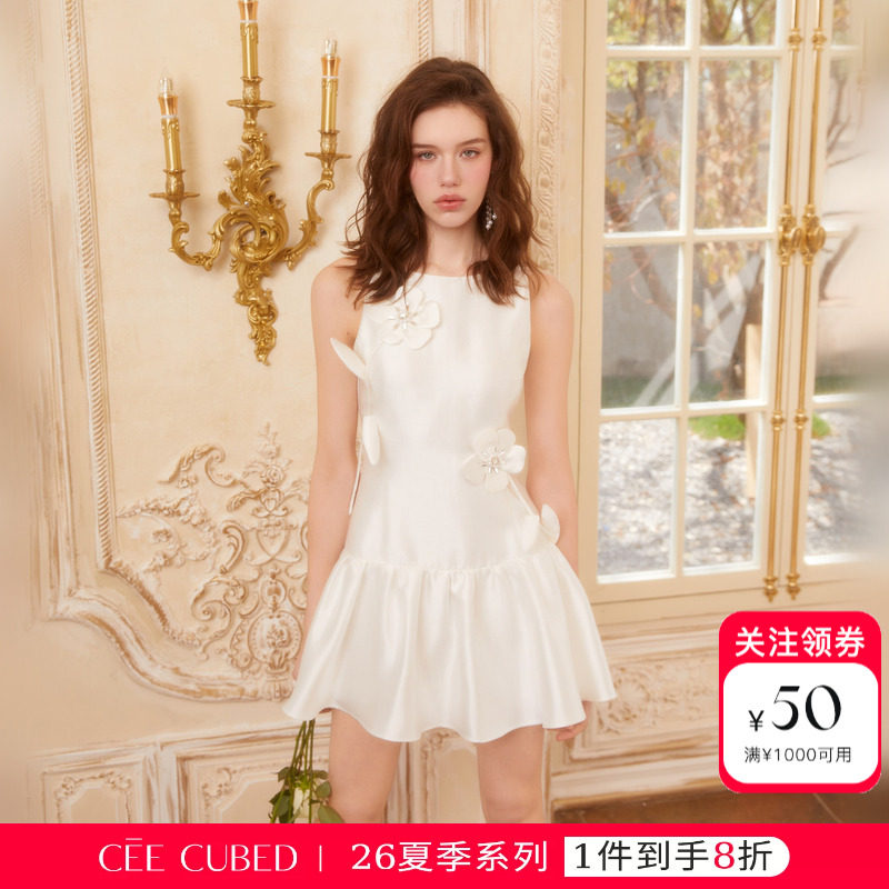 明星同款CEE CUBED珍珠白立体花朵钻饰短款连衣裙小礼服女图片