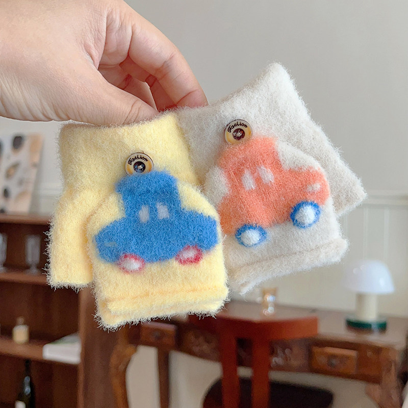 婴儿防寒小月龄露趾翻盖手套