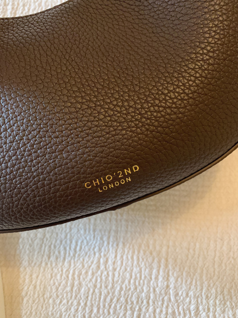 Brown pebbled leather handbag with CHIO'2ND LONDON logo