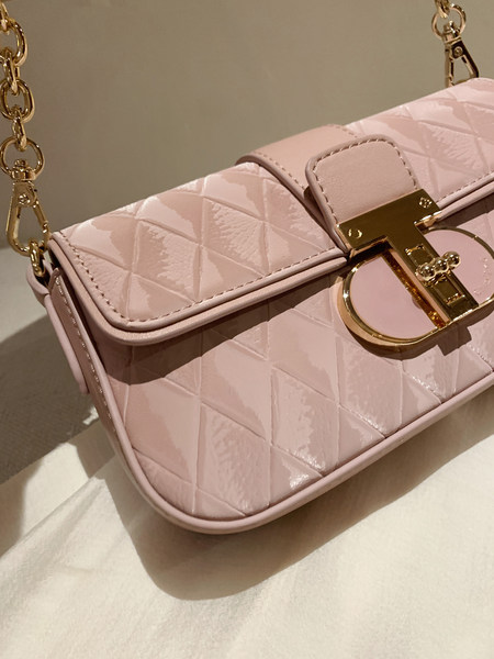 Pink quilted handbag with gold chain strap and clasp