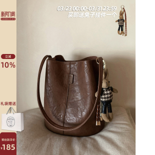 植鞣皮手提单肩包 爆款 南风Chio2nd 暖冬灯塔水桶包包女2026年新款