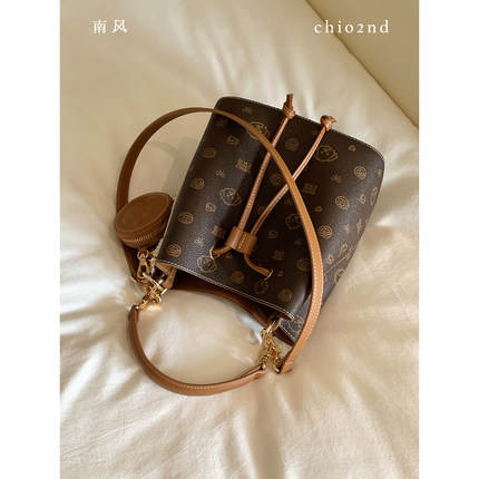 南风Chio2nd三条肩带 面包小狗水桶包包女日常通勤百搭单肩斜挎包