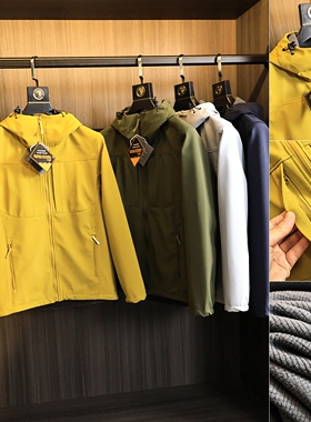 内里PC方格绒+防风防水软壳 2025年春季男士户外运动锁温连帽夹克