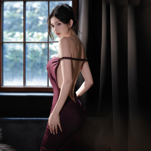 辣妹性感夜场酒吧露背包臀挂脖连衣裙显瘦修身内搭长裙子旅游度假