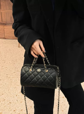 小香风枕头包女手提迷你保龄球包菱格链条斜挎包新款真皮波士顿包