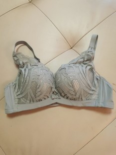 柜货（姿某篇）上薄下厚（最厚处2.5厘米左右）小胸无钢圈文胸