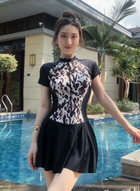 笑姐泳衣豹纹新款时尚遮肚保守显瘦户外温泉度假女士大码