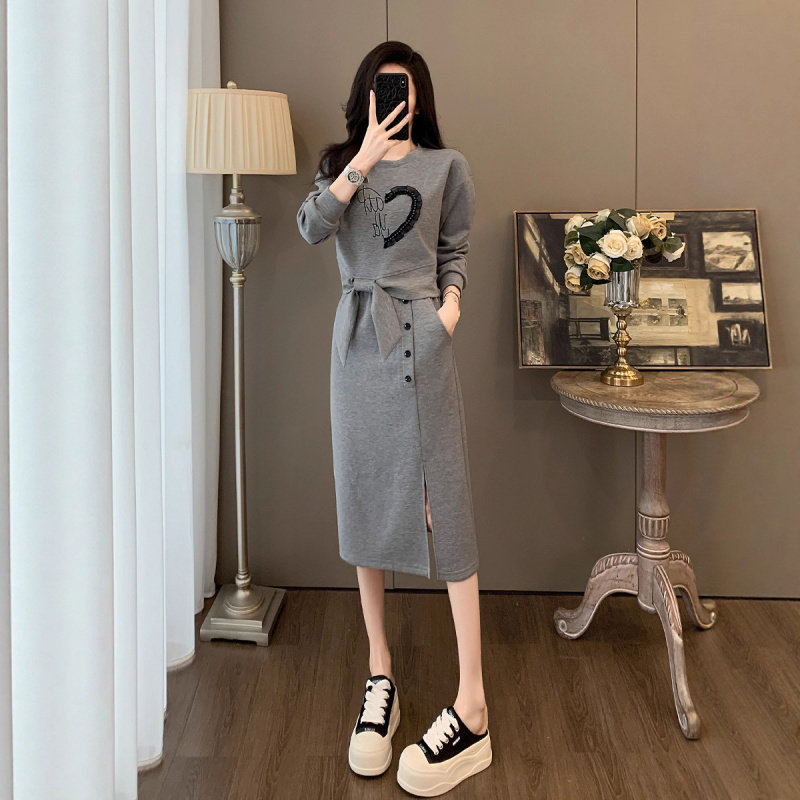 高级感灰色休闲套装裙秋季新款减龄运动风长袖半身裙子两件套