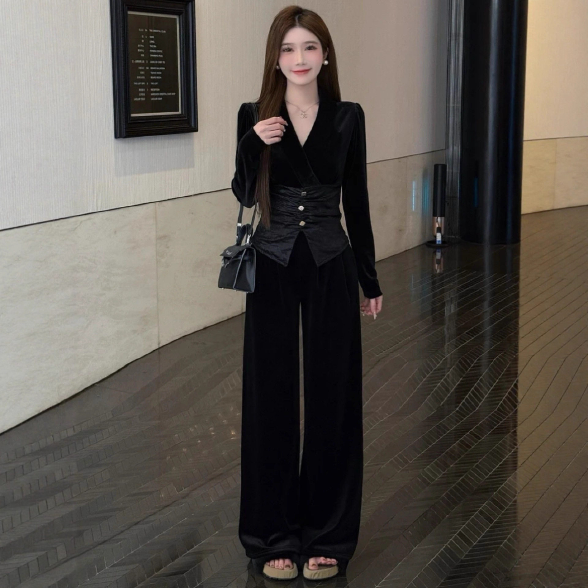 韩系小香风穿搭套装女冬季气质V领拼接丝绒上衣直筒阔腿裤两件套,女装/女士精品,时尚套装,淘宝优惠券,粉丝福利购,淘宝优惠卷