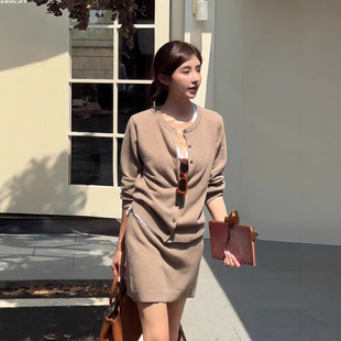 老钱风时尚针织套装女秋优雅大方得体穿搭圆领长袖开衫短裙两件套