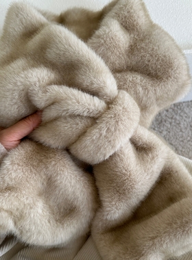 温暖沙皮松绒系奶油色仿皮草围脖时髦贵妇保暖懒人交叉毛毛围巾冬