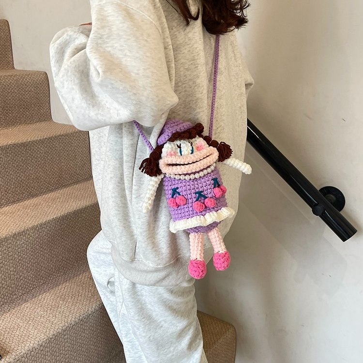 成品秋冬稀奇古怪斜挎小包女2024新款卡通可爱编织包香肠嘴手机包