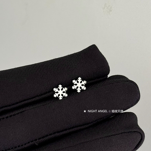 浪漫冬日 可爱迷你钛钢雪花耳钉不掉色螺丝百搭耳骨钉简约耳饰