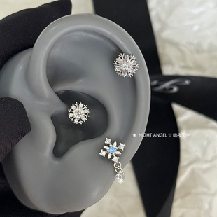 2025新款雪花耳骨钉组合 超闪镶钻水晶雪花钛钢螺丝耳钉精致清冷