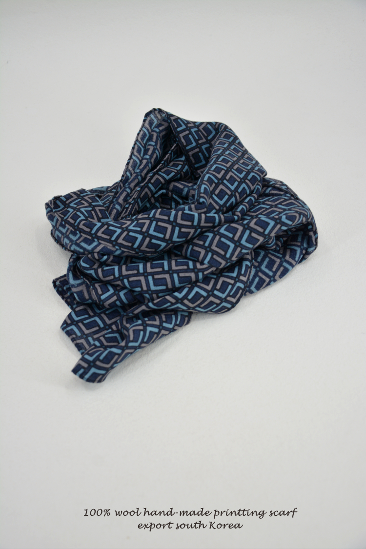 男士秋冬印花轻薄型围巾