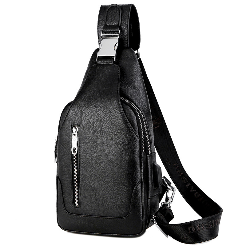 胸包街头疯马皮休闲胸前包男士胸包加韩版USB接头多功能简约百搭