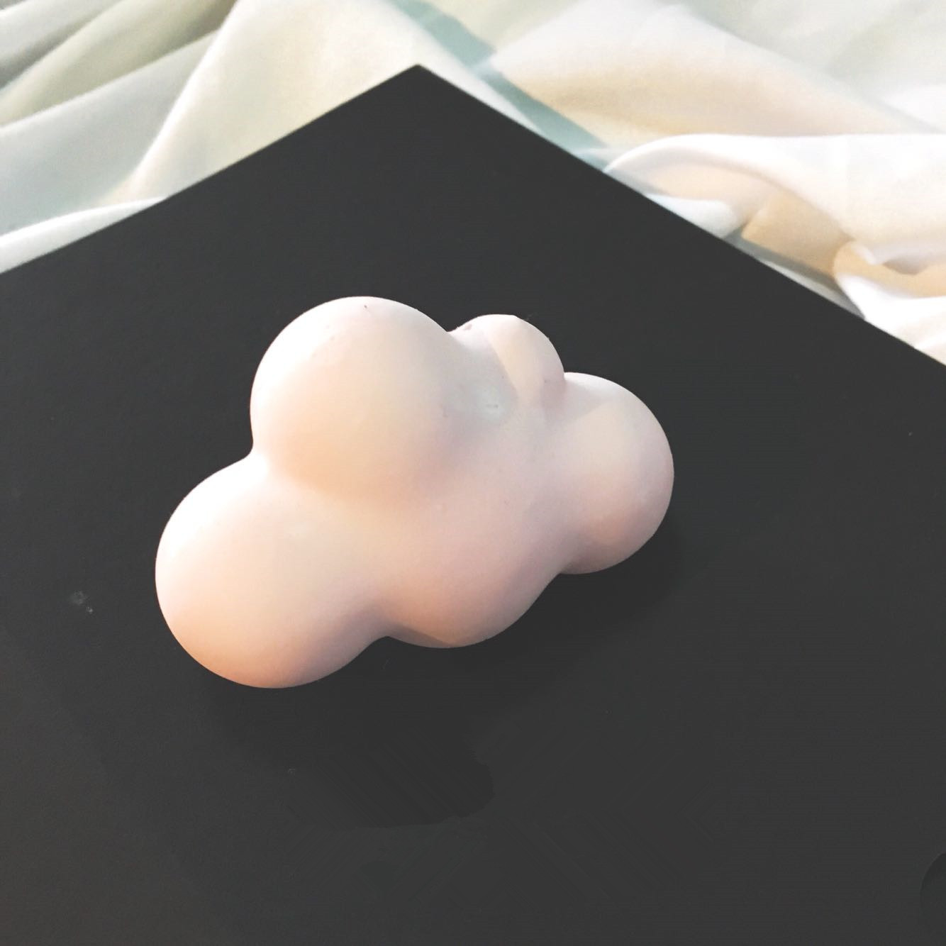 汽车香水云朵形状出风口石膏扩香石 车出风口除臭香水夹车载香薰