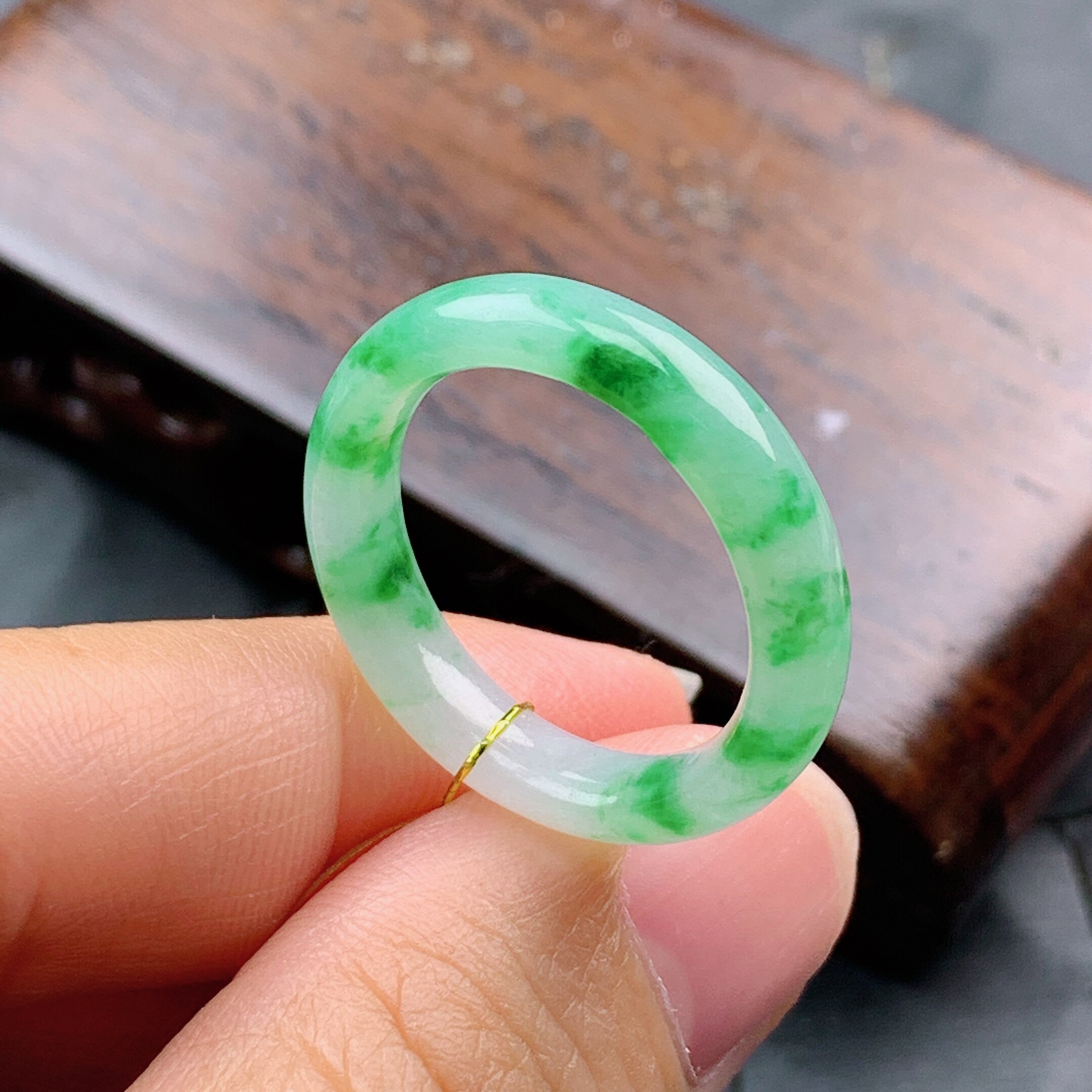 18号缅甸天然A货翡翠 T1048 内径18.6/4.6/3.3mm飘阳绿戒指白底青,珠宝/钻石/翡翠,戒指/指环,淘宝优惠券,粉丝福利购,淘宝优惠卷