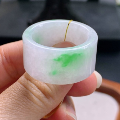 25-26号缅甸天然A货翡翠 T1276 内径21.5-14.3-4mm 飘绿扳指